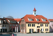 Rathaus in Gerlingen mit Immobilienmakler Buero
