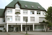 Rathaus in Stuttgart weilimdorf mit Immobilienmakler Buero